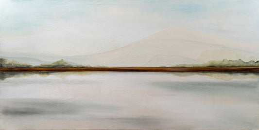 Transparent horizontal view with gold stripe