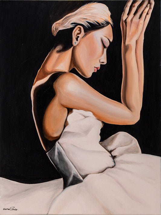 רקדנית עם סרט כתום