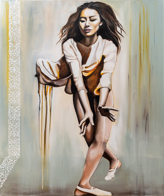 Japanese dancer with decorative stripe