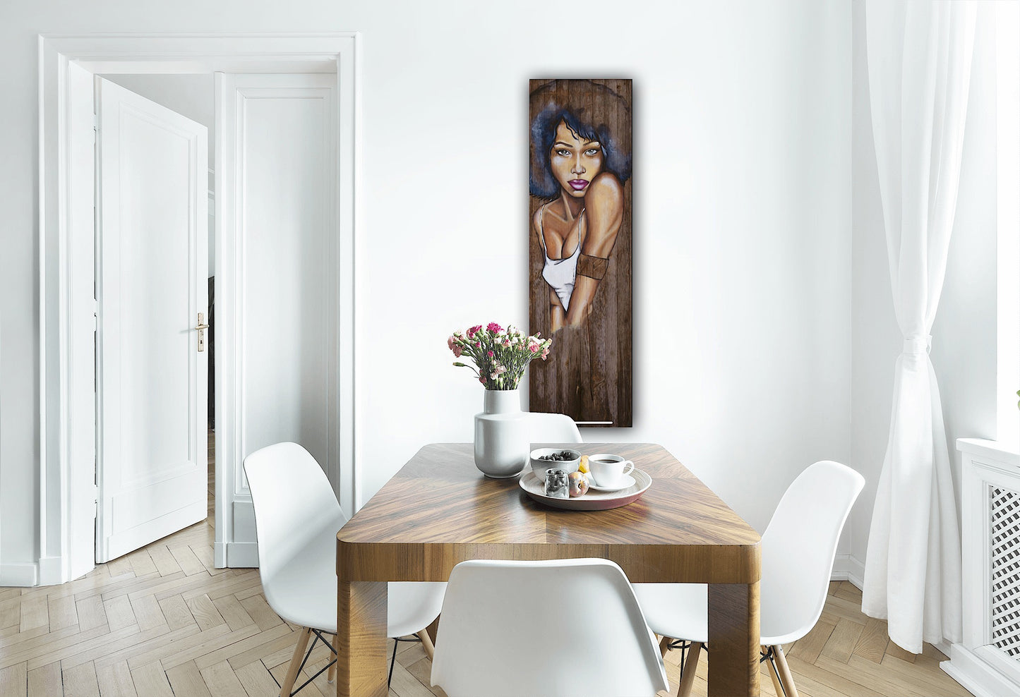 נערה עם גופיה לבנה