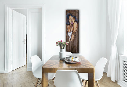 נערה עם גופיה לבנה